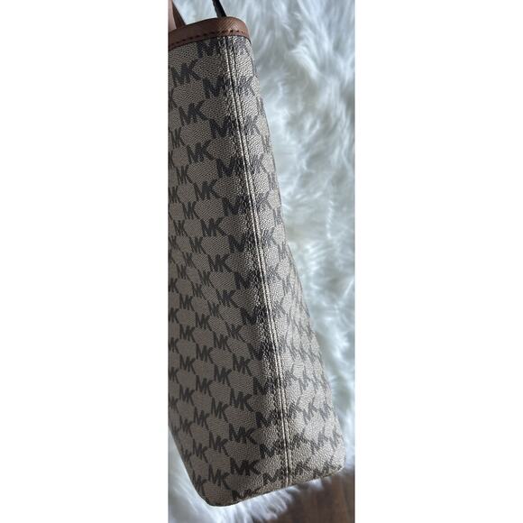 Michael Kors Brown Signature Tote Gold Texture. Excellent Condition!!129 - Picture 11 of 12